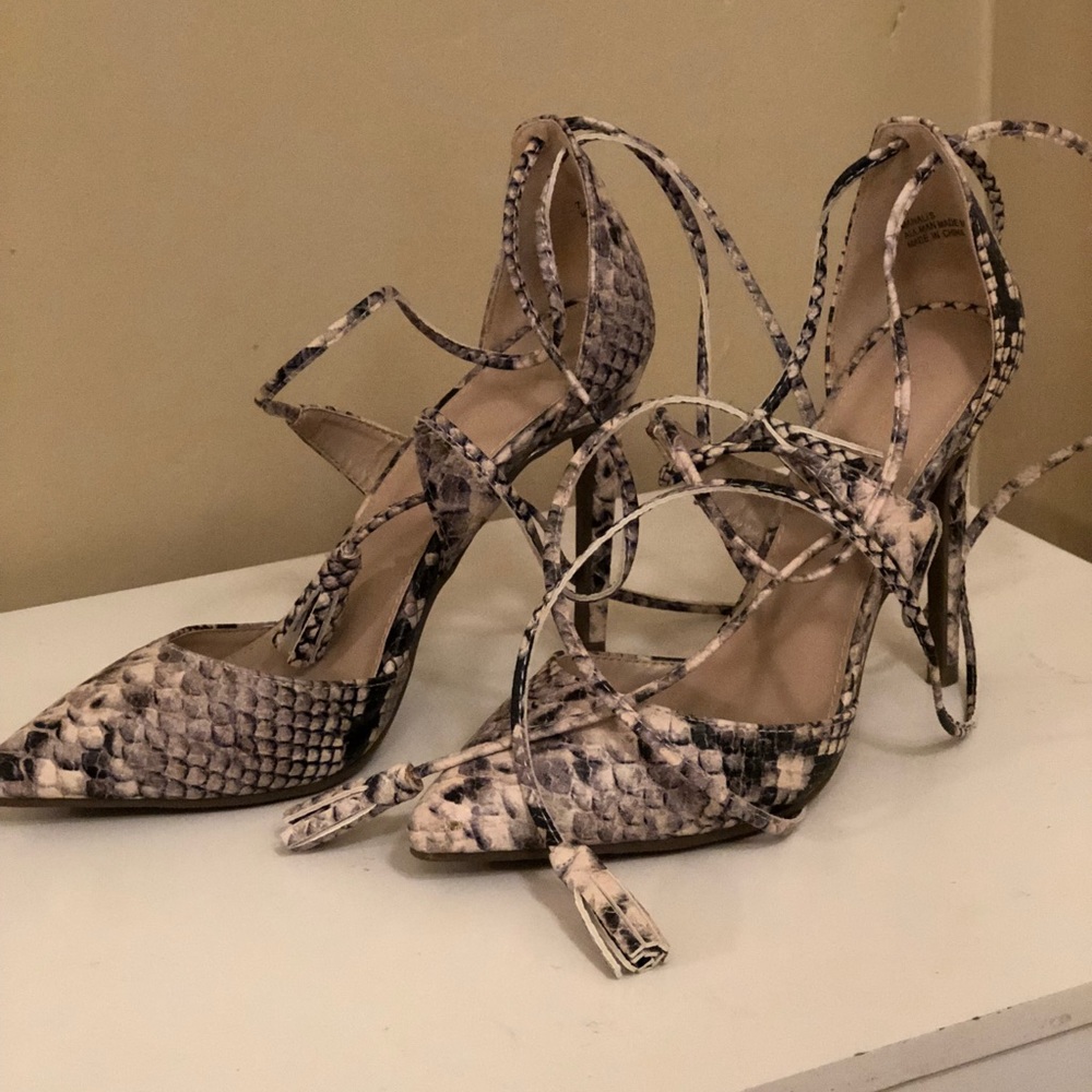 SNAKE PRINT HEELS